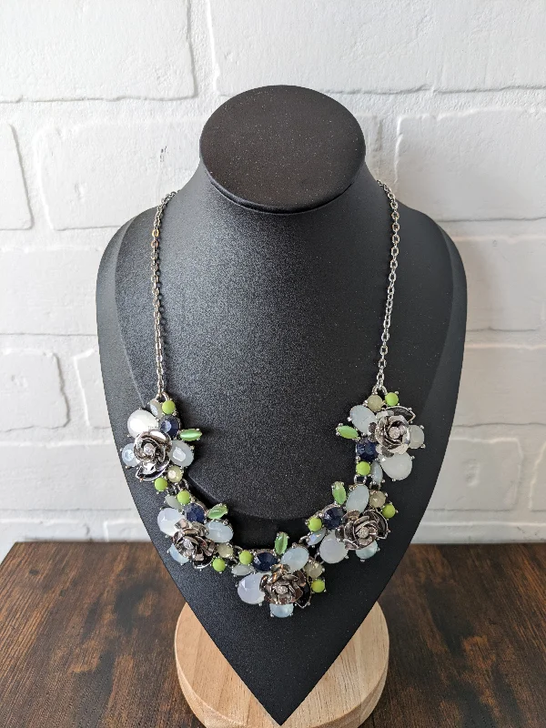 Best necklaces and pendants with seashell designs for a tropical, beachy vibe-Necklace Statement By Loft