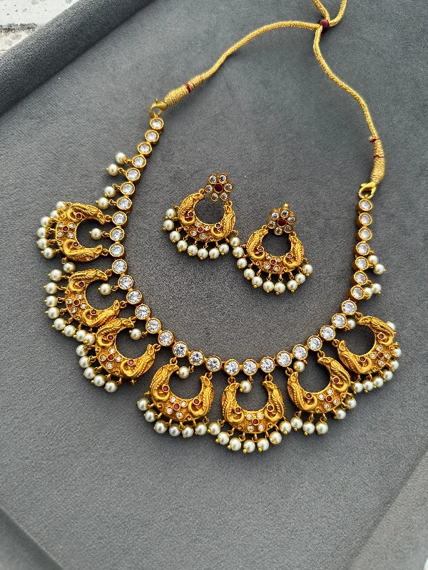 Best necklaces and pendants with vintage coin pendants for a unique accessory-Antique Gold Chandabali Necklace