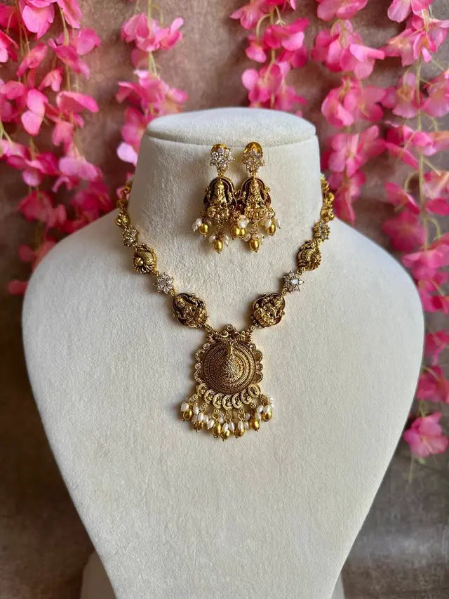 Necklaces and pendants with diamond pendants for a luxurious sparkling effect-Tabu Antique x AD fusion Necklace