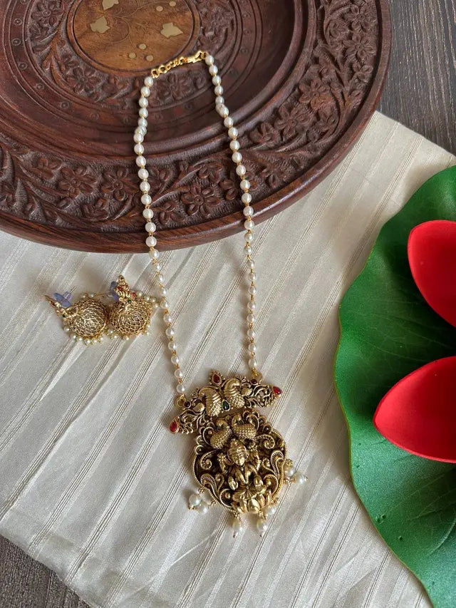 Unique necklaces and pendants with vintage-inspired designs for timeless appeal-Nagas Pendant Pearl Chain