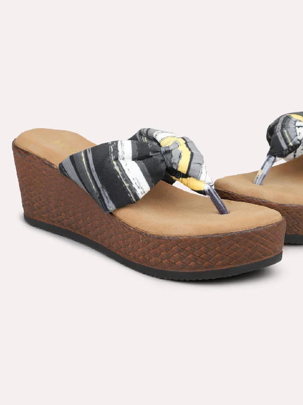 Fashionable sandals for women with animal print and chic buckle accents-Women Black Printed Wedge Heels