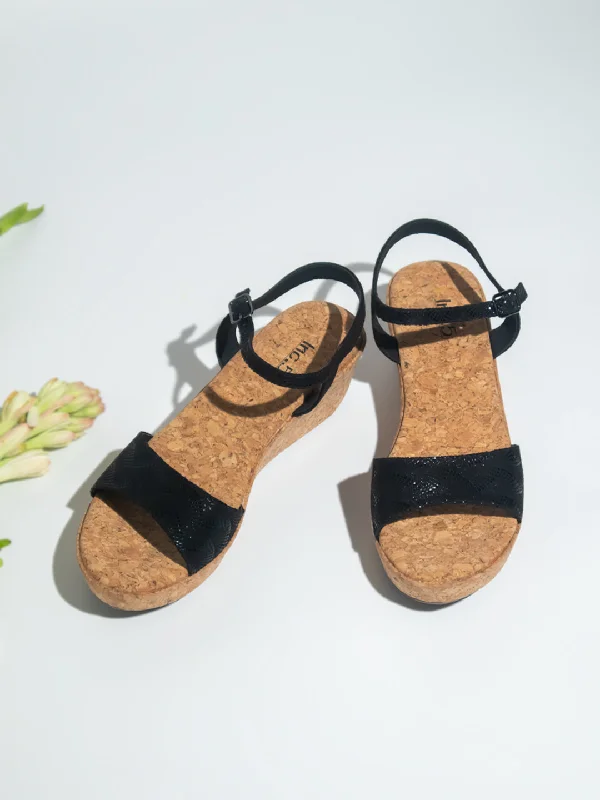 Comfortable sandals for women with padded straps and soft footbed for long wear-Women Black Printed Wedge Heels