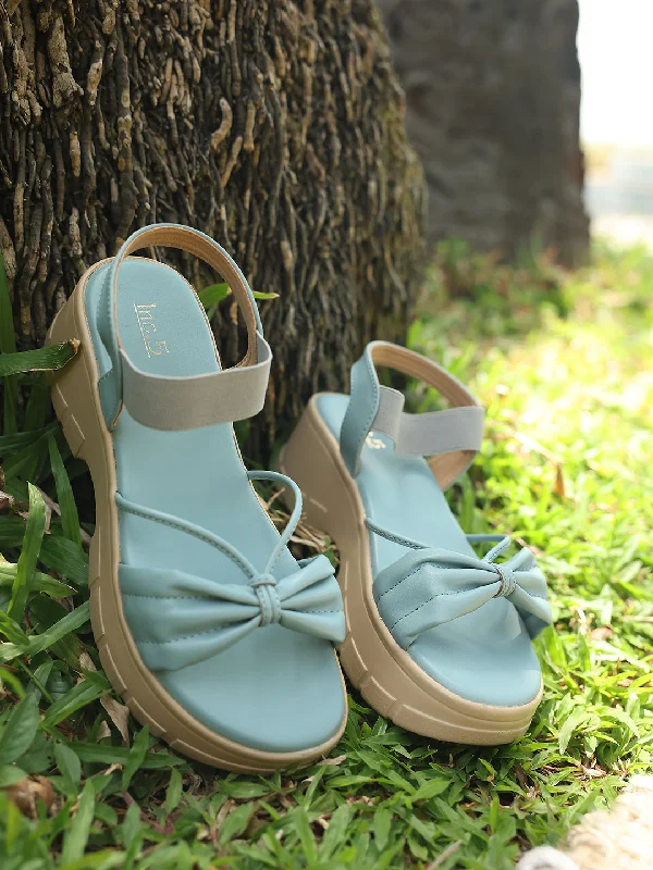 Stylish sandals for women with wide ankle straps and buckle detailing for fashionable look-Women Blue Knotted Strap Flatform Heels